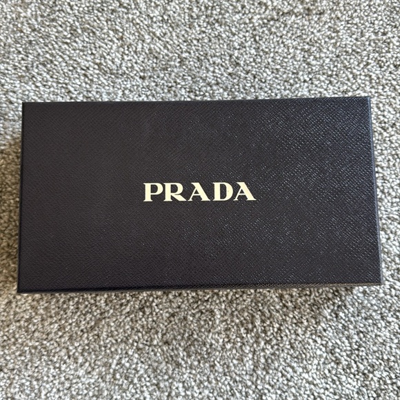 Prada wallet - Picture 7 of 9